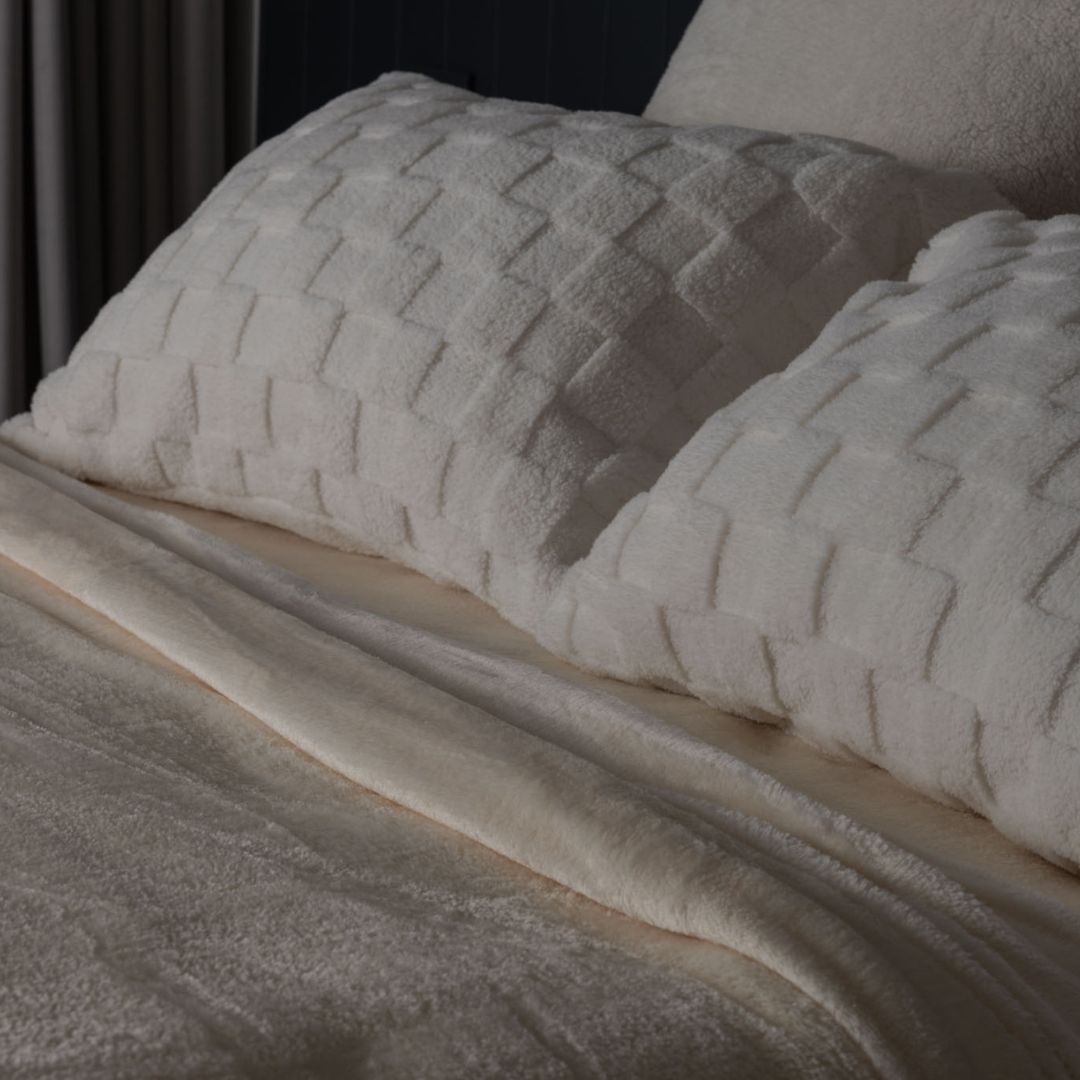 Checkered Cream Snuggle Fleece Comforter Set